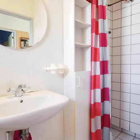 Holiday home 3 Bedroom Lovely In Humble