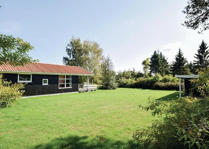 Holiday home Three-bedroom In